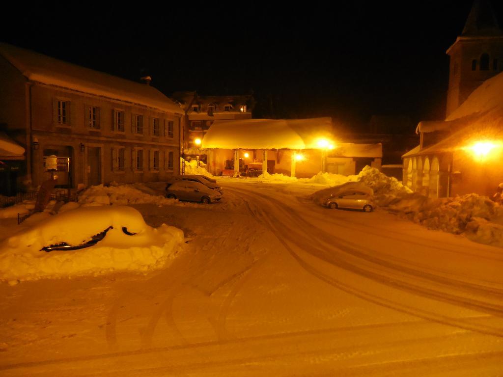 Hotel Les Deux Cols Sainte-Marie-de-Campan Exterior foto