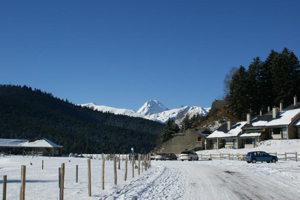 Hotel Les Deux Cols Sainte-Marie-de-Campan Exterior foto