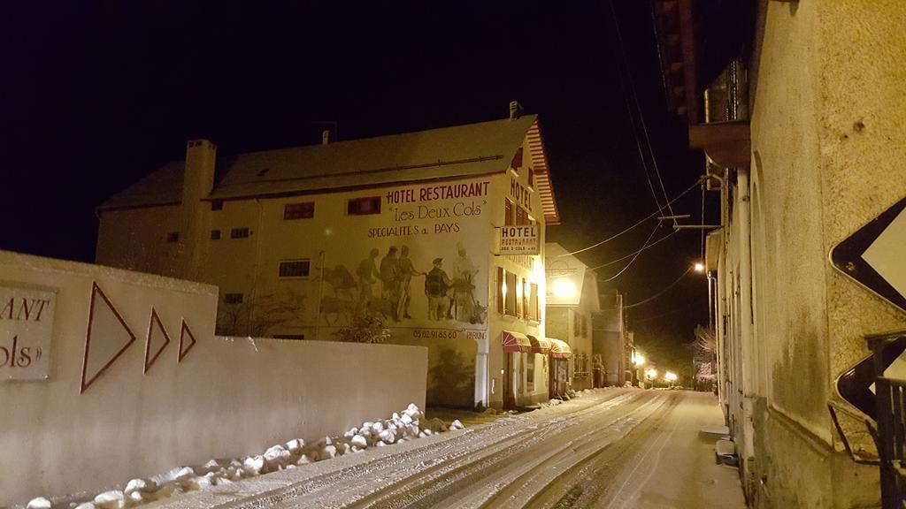 Hotel Les Deux Cols Sainte-Marie-de-Campan Exterior foto